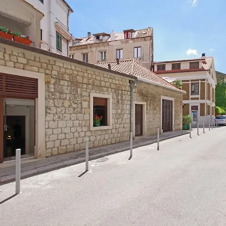 Alos Center Split