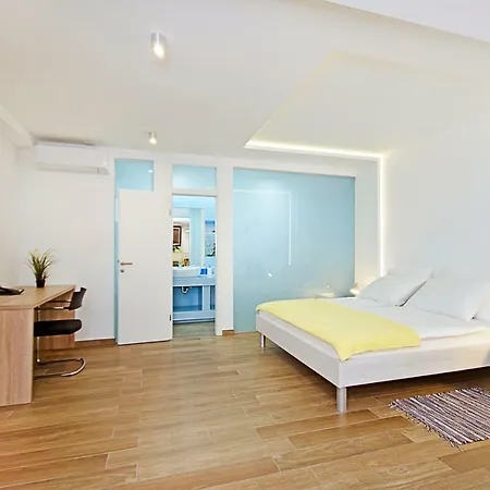 Apartment Alos Center *