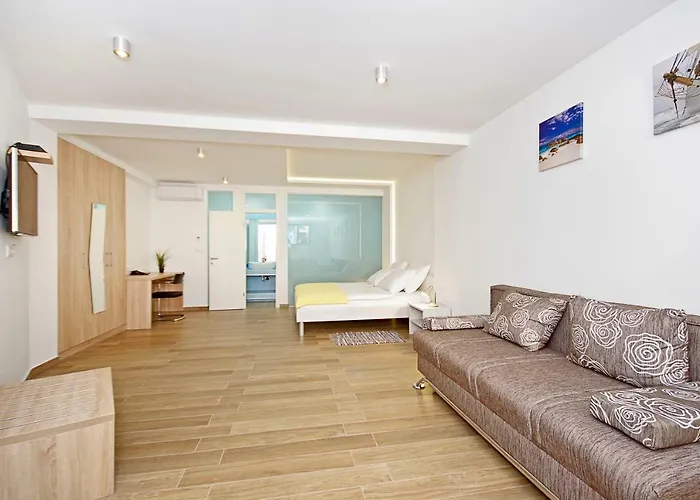 Alos Center سبليت